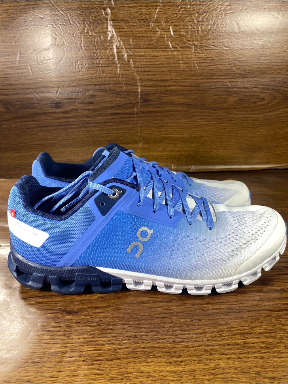 On Running Cloudflow women’s shoe size 9